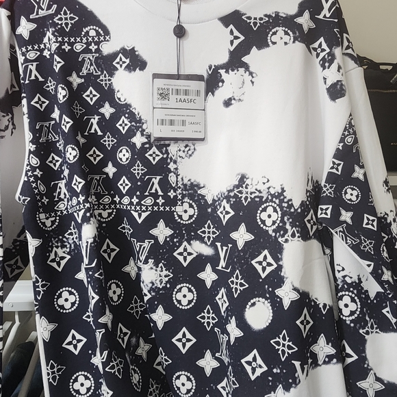 Louis Vuitton Monogram Bandana Crewneck - Authentic w/tags $1000 - Picture 4 of 5
